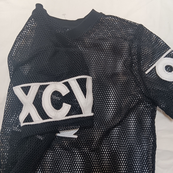 Black/white mesh top - Picture 2 of 3